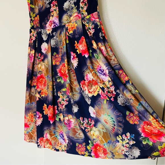 Summer dress. MIDI dress. Floral dress. Size M/L. Multicolor dress. - Picture 4 of 9